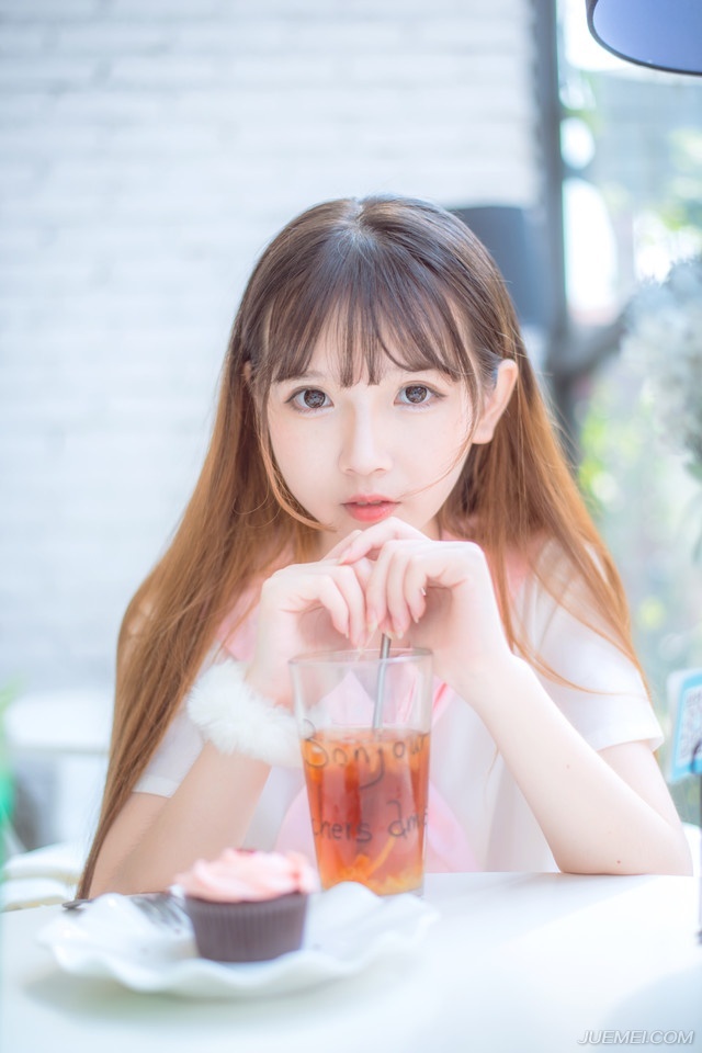 “但两国交锋，并非只凭打仗，尤其是蜀中新定，世家、民心皆未归附之时。”马谡微笑道。